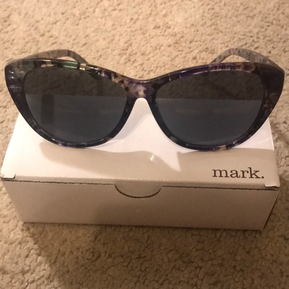 Mark /Avon/Sunglasses women’s/New